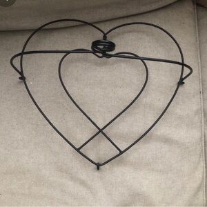 Metal Country Pie Stand.